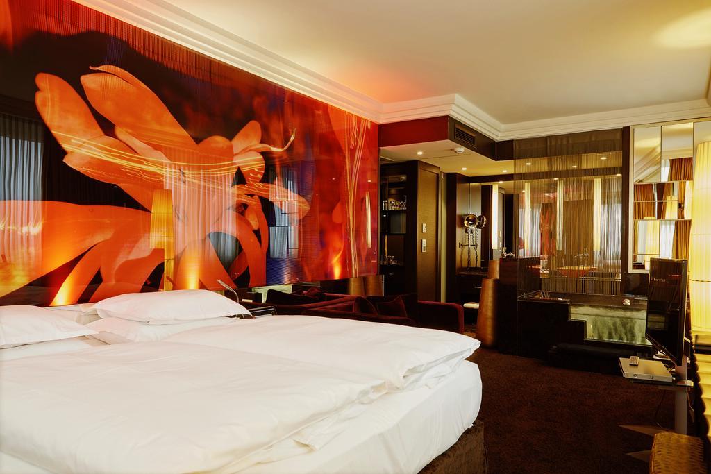 Savoy Hotel Kolonia