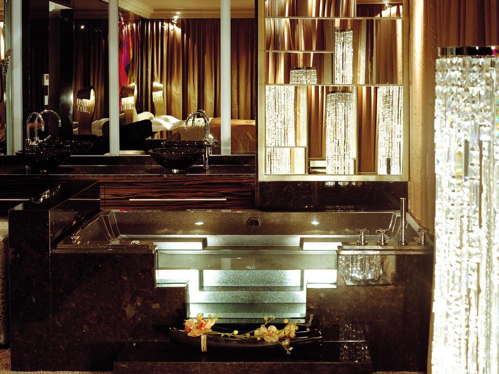 Savoy Hotel Kolonia